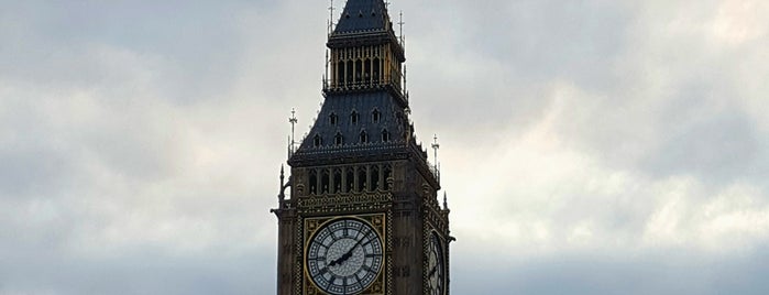 Elizabeth Tower (Big Ben) is one of Tempat yang Disukai Olga.