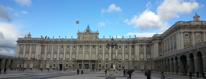 Palácio Real de Madri is one of Locais curtidos por Olga.