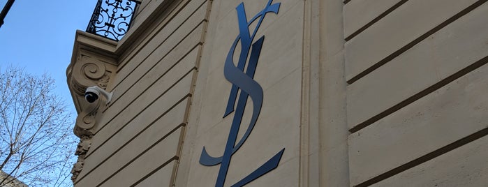 Musée Yves Saint-Laurent Paris is one of สถานที่ที่ Olga ถูกใจ.