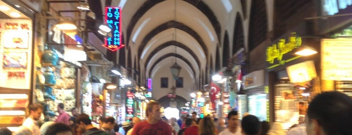 Grande Bazar is one of Istanbul.