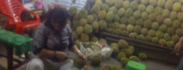 Juntak margana / dagang buah durian is one of Medan.