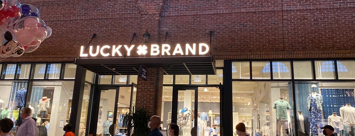 Lucky Brand is one of Tempat yang Disukai Don.
