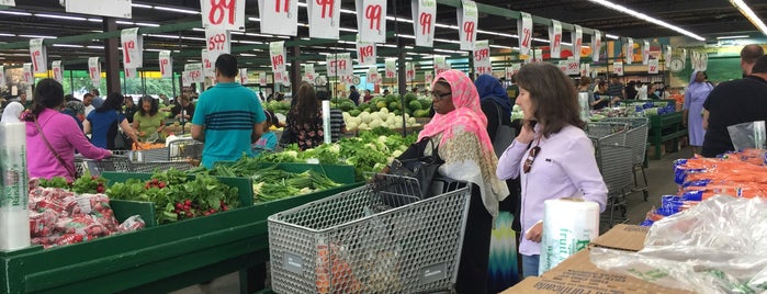 Joe Randazzo's Fruit & Vegetable Market is one of My Favorite Places.