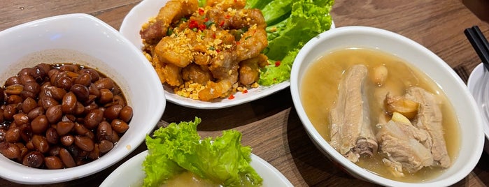 SONG FA bak kut teh 肉骨苶 is one of PIK.