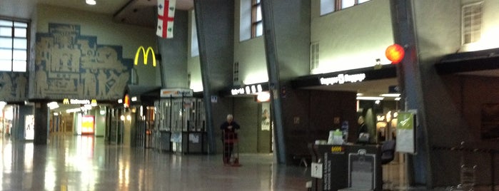 Gare Centrale is one of Darwin'in Beğendiği Mekanlar.