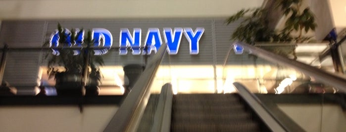 Old Navy is one of สถานที่ที่ Ellia ถูกใจ.