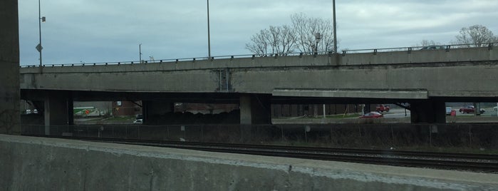 Échangeur Turcot is one of Transportation.