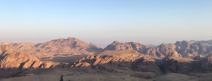 Petra Panorama Hotel is one of Esteve'nin Beğendiği Mekanlar.