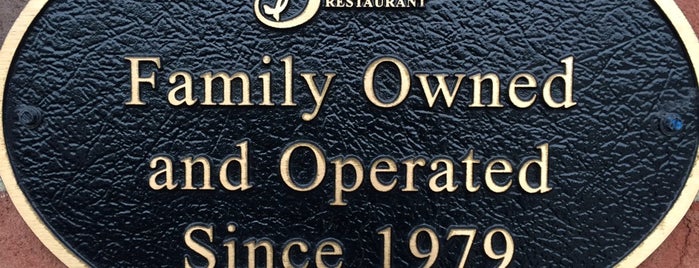 Berardi's Family Restaurant is one of Tempat yang Disukai Dave.
