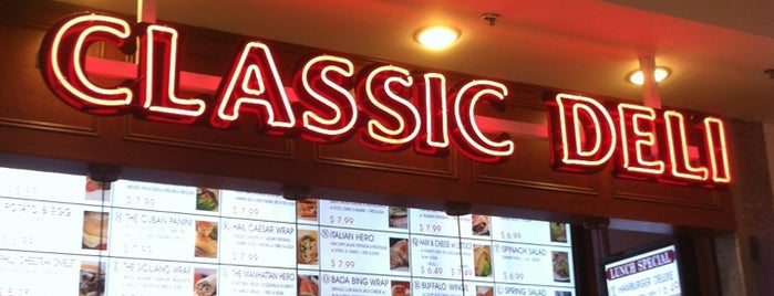 Classic Deli & Bagels is one of Locais curtidos por Roemello.