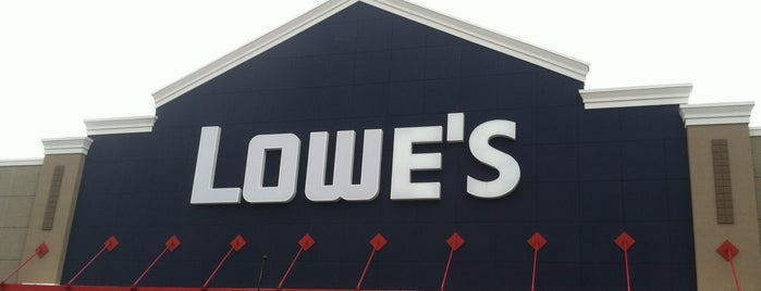 Lowe's is one of Orte, die Lizzie gefallen.