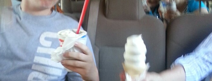 Dairy Queen is one of Lugares favoritos de Marty.