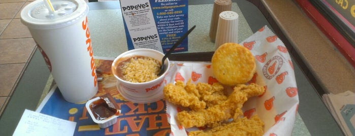Popeyes Louisiana Kitchen is one of Edgardo’s Liked Places.