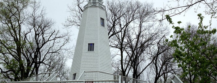Mark Twain Memorial Lighthouse is one of Hannibal.