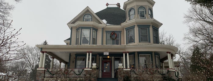 Cherry Street Inn -- Bed & Breakfast Inn from "Groundhog Day" is one of Schaumburg, IL & the N-NW Suburbs.