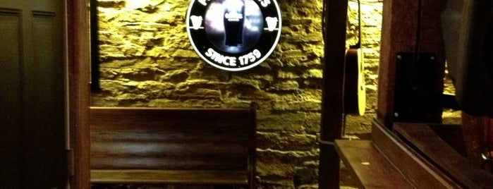 The Contented Cow Pub and Wine Bar is one of Locais curtidos por Brad.