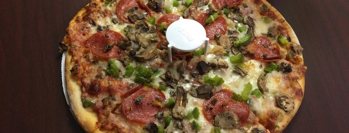 Tobin's Pizza is one of Locais salvos de Jackie.