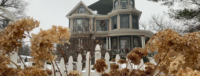 Cherry Street Inn -- Bed & Breakfast Inn from "Groundhog Day" is one of CHICAGO/SUMMER/WELL ALL THE TIME PLACES!.