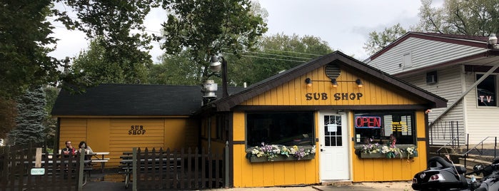 Algonquin Sub Shop is one of There's No Place Like Home.