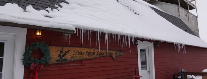 Little Swan Lake Winery Shop is one of Clarissa'nın Beğendiği Mekanlar.