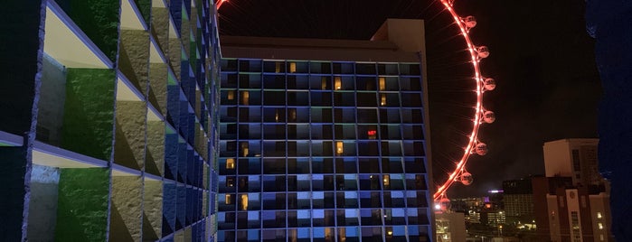 The LINQ Hotel & Casino is one of Lugares favoritos de Hunter.