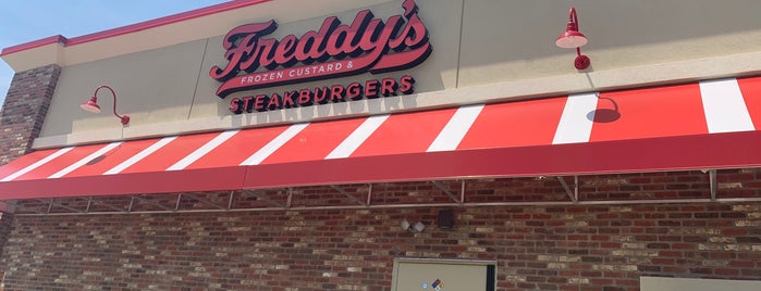 Freddy's Frozen Custard & Steakburgers is one of Stacyさんの保存済みスポット.