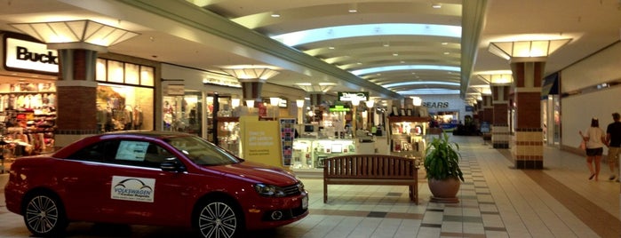 Lindale Mall is one of Cedar Rapids.