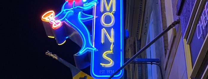 Simon's Tavern is one of Chicago (bars).