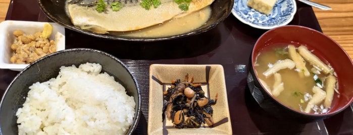 個室焼き鳥割烹 まる赤坂 is one of Hideさんのお気に入りスポット.