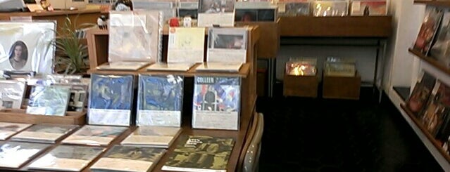 オトノマド is one of Records stores.