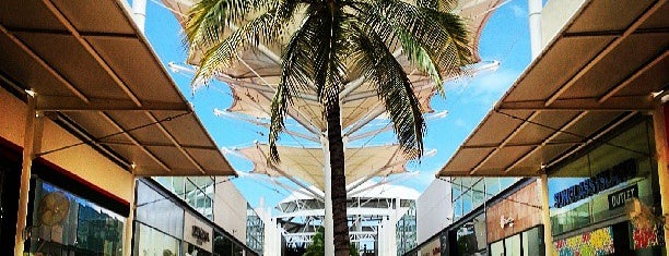Las Plazas Outlet is one of CANCUN.