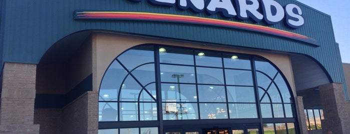 Menards is one of Marniさんのお気に入りスポット.