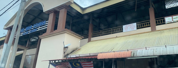 Pasar Awam Sitiawan is one of Setiawan.