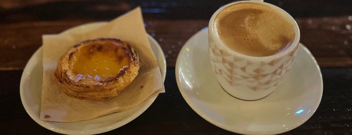 BananaCafe is one of Guide to Lisbon's best spots.