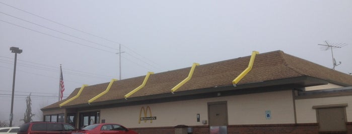 McDonald's is one of Tempat yang Disukai Emylee.