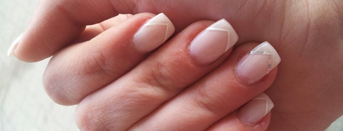Alysa's nails is one of Raluca Bastucescuさんのお気に入りスポット.