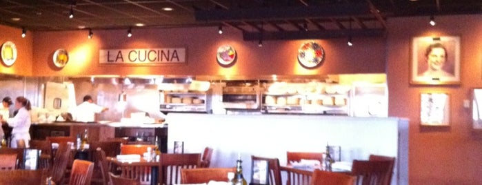 Carrabba's Italian Grill is one of สถานที่ที่ Chad ถูกใจ.