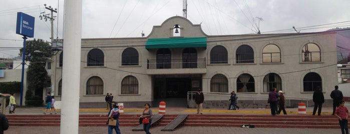 Palacio Municipal Huixquilucan is one of Orte, die Maria Jose gefallen.
