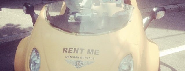 Mansion Rentals is one of Krystal 🎶さんのお気に入りスポット.