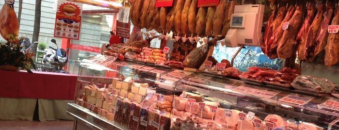 Museo del Jamón is one of Must-visit Food in Madrid.
