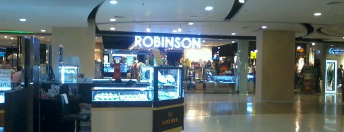 Robinson is one of Lugares favoritos de 「 SAL 」.