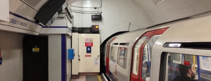 King's Cross St. Pancras London Underground Station is one of สถานที่ที่ clive ถูกใจ.