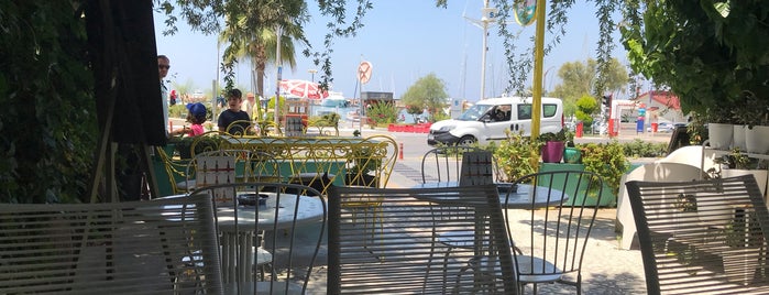 Cafe Gardin is one of Atistirmalik.