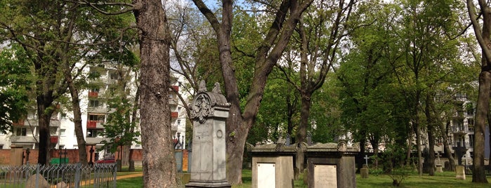 Alter Garnisonsfriedhof is one of Berlín.