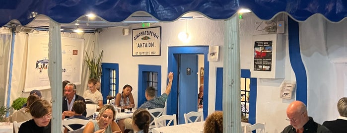 Aktaion is one of Santorini.