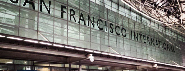 Aeroporto Internacional de São Francisco (SFO) is one of Locais curtidos por ♠️Eda♠️.