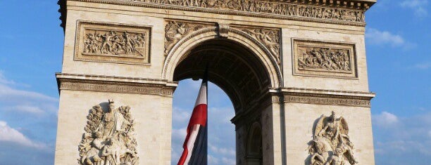 อาร์กเดอทรียงฟ์เดอเลตวล (ประตูชัย) is one of Paris, France.