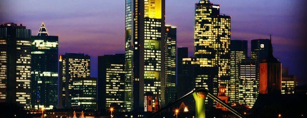 Frankfurt am Main is one of Tempat yang Disukai Amer.