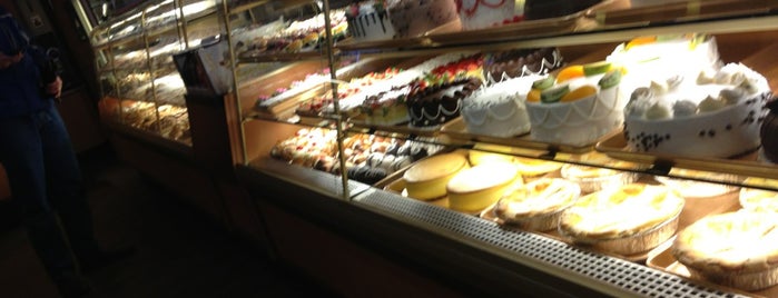 DeLillo Pastry Shop is one of Espresso Cafe - Bronx.