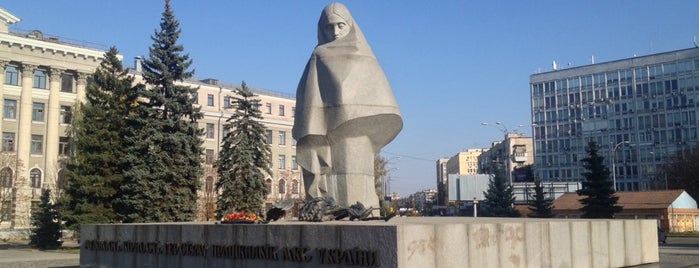 Пам'ятник міліціонерам, загиблим при виконанні службових обов'язків is one of Памятники Киева / Statues of Kiev.